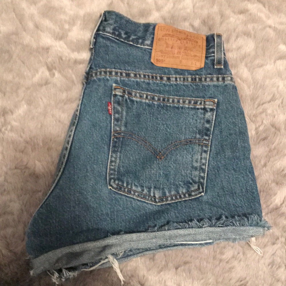 Vintage Levi’s high waisted jean shorts
